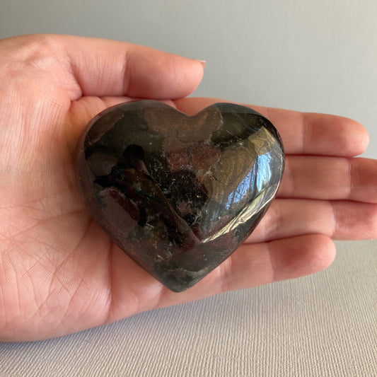 Garnet in Arfvedsonite Hearts