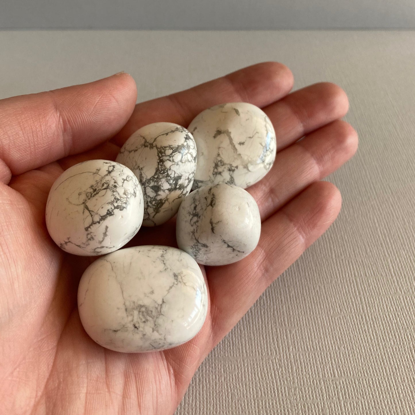 Howlite Tumbles